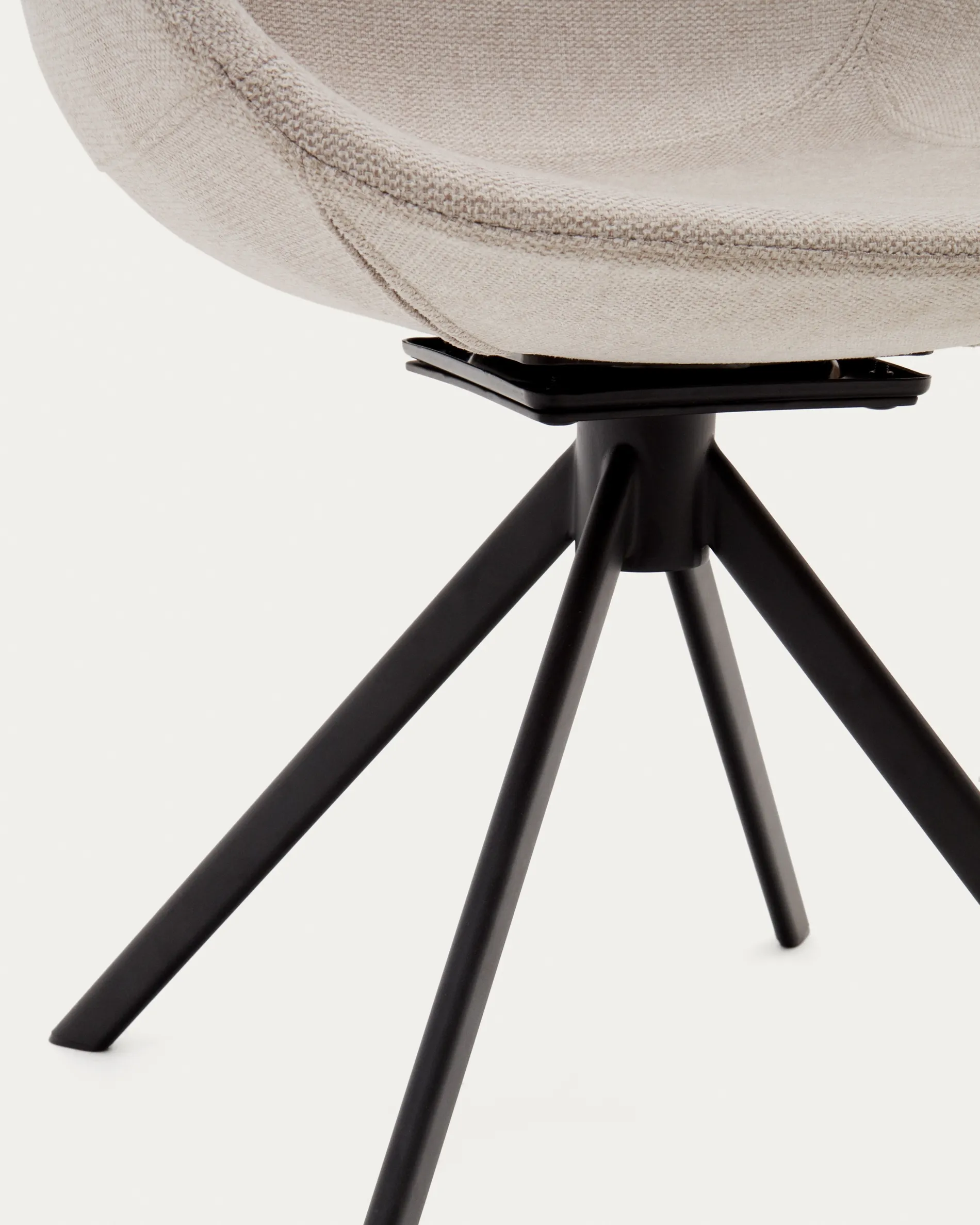 Поворотное кресло La Forma Tissiana бежевый шенилл черные металлические ножки 175090