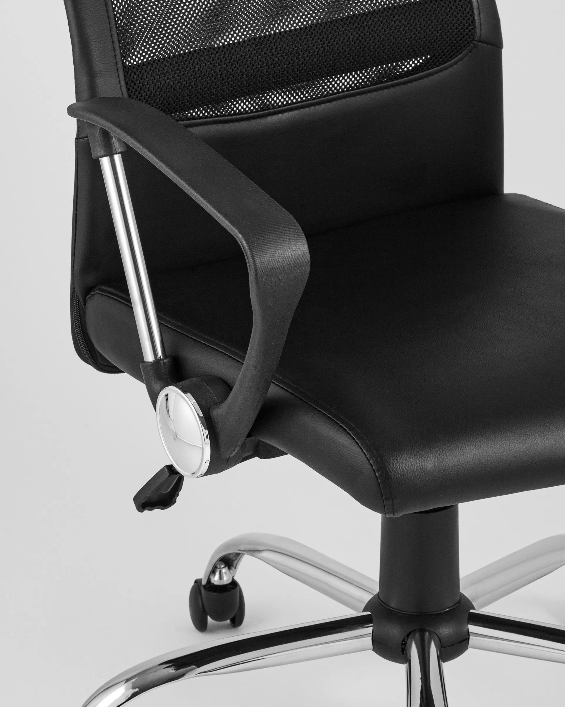 Кресло офисное TopChairs Bonus черное