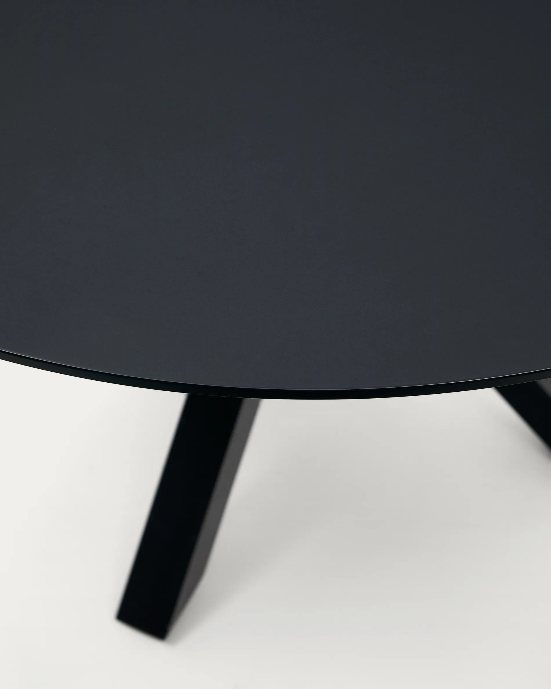 Круглый стол La Forma Argo черное стекло стальные ножки 150 см 190141