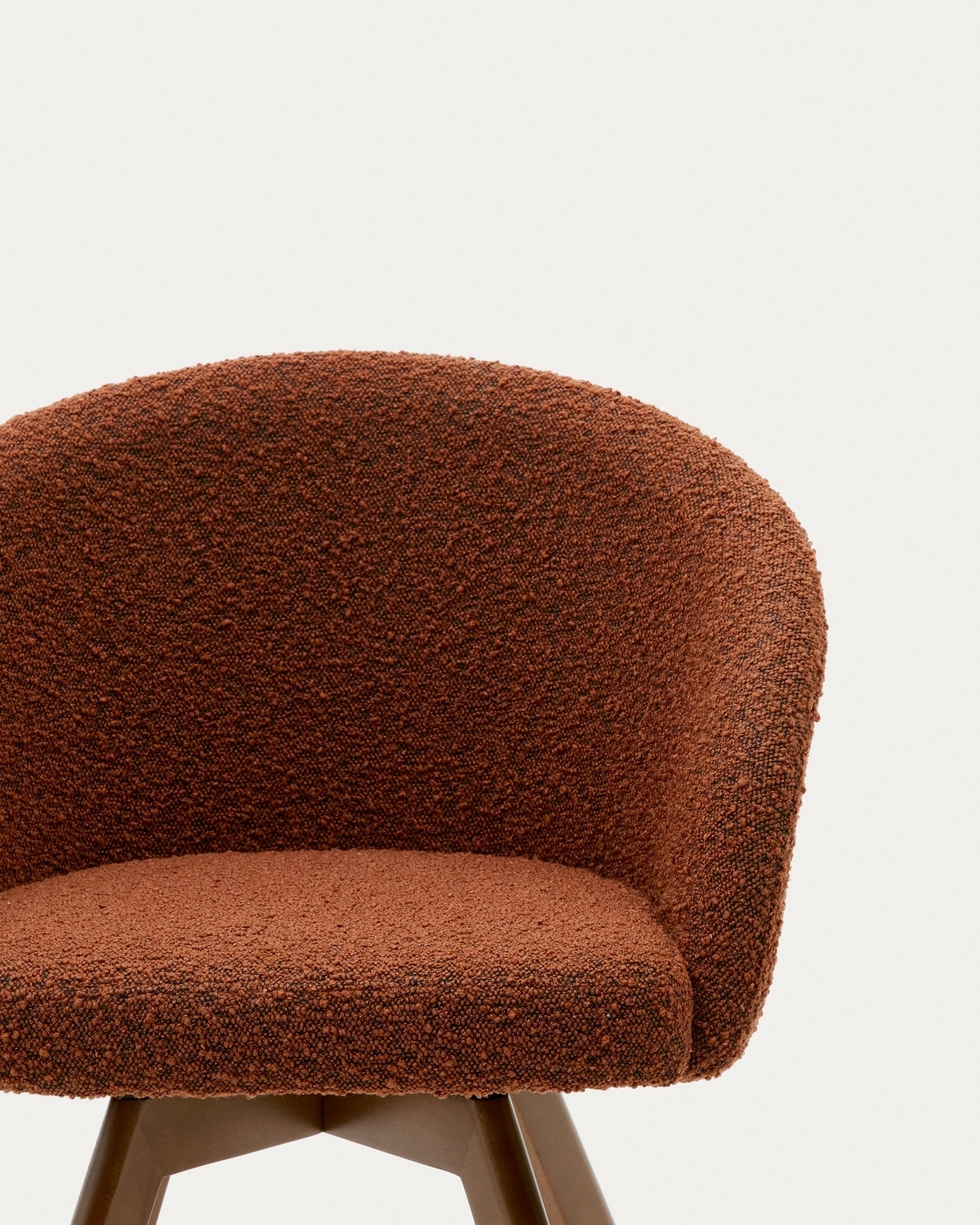 Крутящееся кресло La Forma Marvin букле коричневый ножки из ясеня 181483